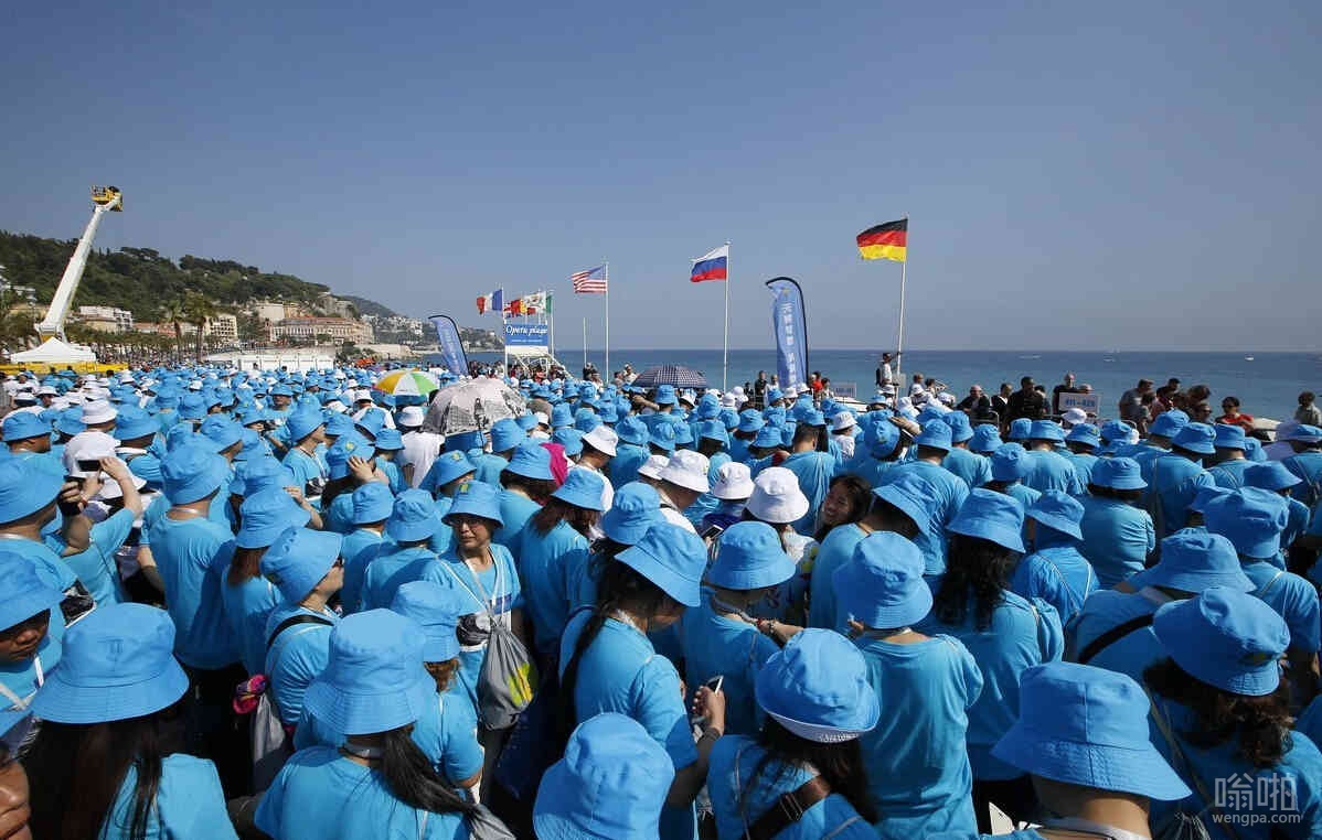 土豪老板率6500名员工法国旅游_天狮土豪老板李金元简介