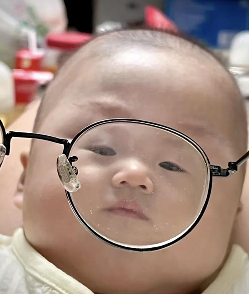 谁家宝宝眼睛能有我们的小啊，我真是醉了